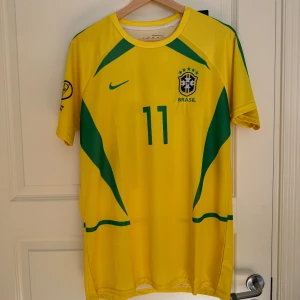 Ronaldinho Brazil  - Säljer denna helt nya Ronaldinho 2002 Brazil tshirt , aldrig använd