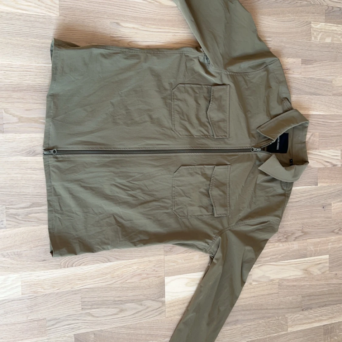 Olivgrön overshirt från Jack & Jones - 91