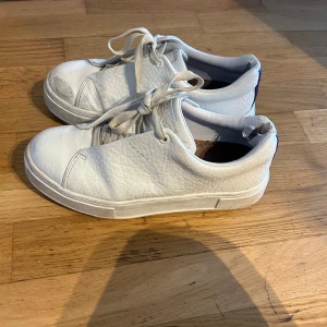 Eytys - Lite skador fram o bak annars bra skick