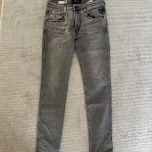 Replay jeans - Snygga gråa Replay jeans i st 31/34 och passform SLIM FIT. 10/10