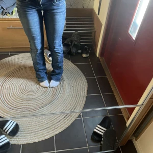 LTB jeans - Lågmidjade LTB jeans i modellen valerie, storlek 27/32💘 Defekter finns på bilden dock inget som syns och går att laga 