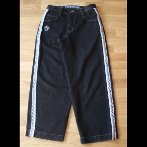 JNCO PIRANHA crazy 90s style jeans VARY RARE VINTAGE - ‼️‼️‼️DONT BUY ASK ME FIRST‼️‼️‼️Found these in my dads closet while he was away They sit amazing 9/10 condition The smal piranha tag on the right leg was ripped of😢 Dont be afraid to ask ANY questions and/or more pics  