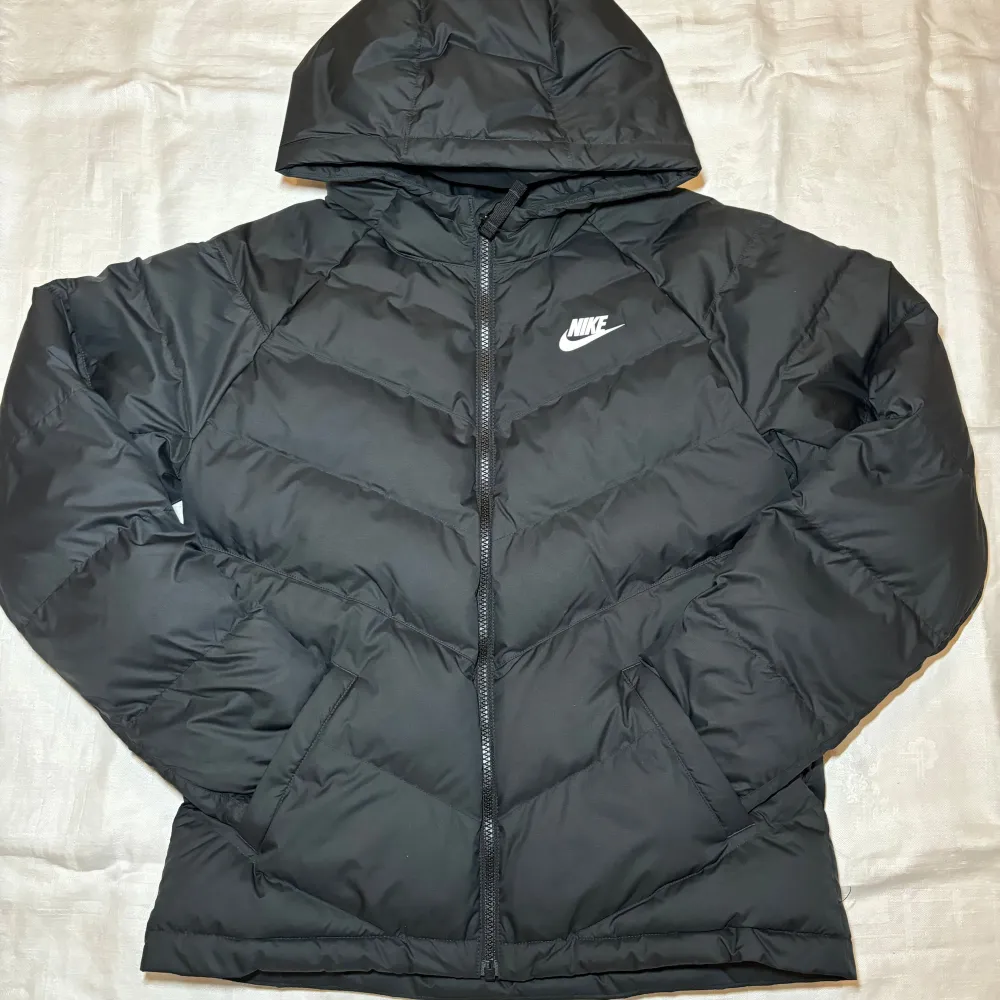 Nike jacka storlek 170. Jackor.