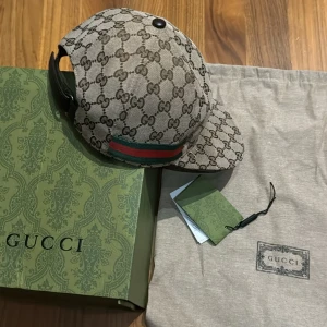 Gucci keps  - Säljer min beiga Gucci keps   Riktigt fin o skön att ha på sig   När du köper den tillkommer dustbag,tags och box   Hör av dig vid intresse 🤙💯  Priset kan diskuteras vid en snabb affär 