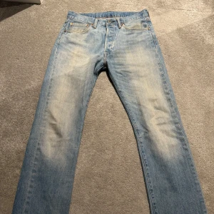 Levis 501 - Säljer ett par sjyssta Levis 501 Cod 7/10  Stl 31/32