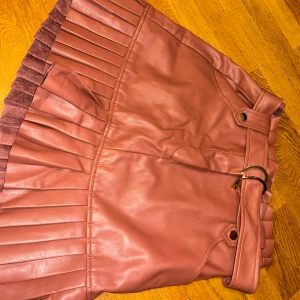 Kjol Zara - kjol köpt på Zara. Använda cirka 1-2 gånger. 