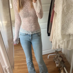 Spetströja - Långarmad spetströja ifrån newyorker den är i fint skick, har bara använt en gång.💕