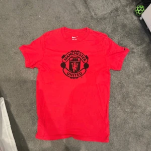 Manchester United Nike tshirt  - Bra skick storlek Large