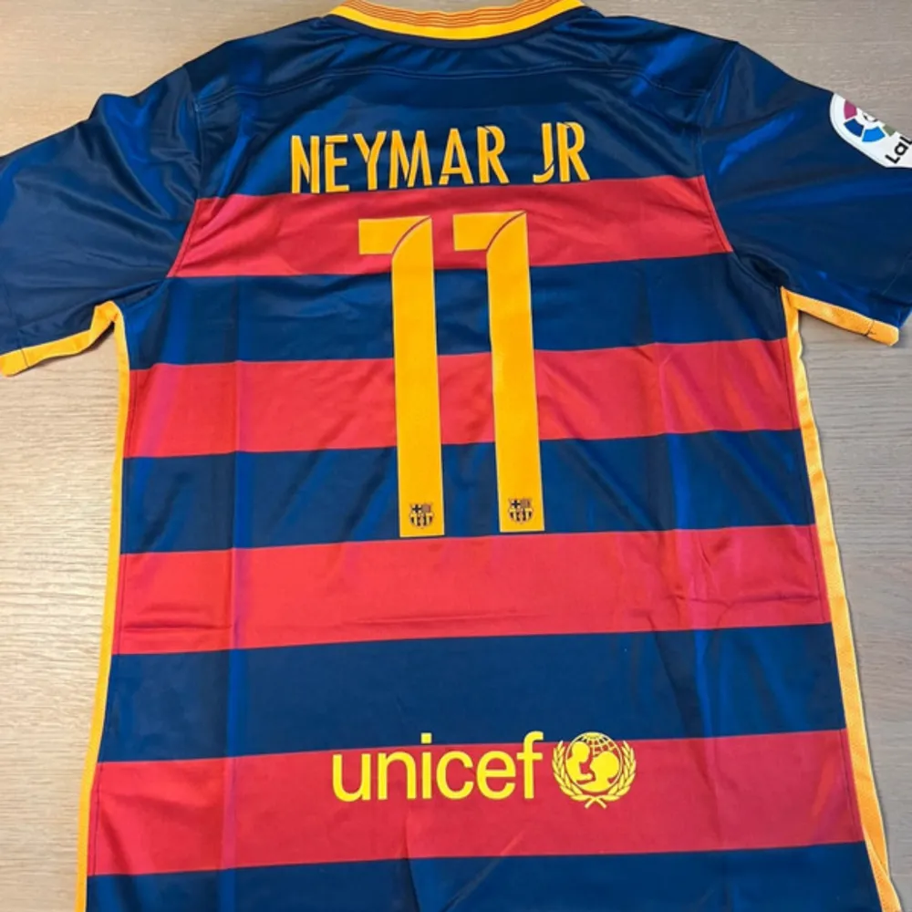 Neymar 2016 tröja . T-shirts.