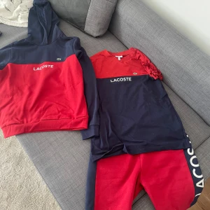 Set med shorts och Hoodie - Bra skick helt oanvänt! Passar ej mig, därav till salu. Storlek 176 (16y)