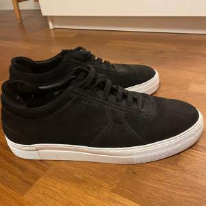 Axel Arigato Platform Shoe, storlek 44.  Lite använda men i väldigt bra skick!  Nypris ca 2400kr 🙌🏼   