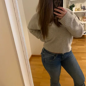 Lågmidjade bootcut jeans - Blåa lågmidjade bootcut jeans från Gina Young Storlek 158