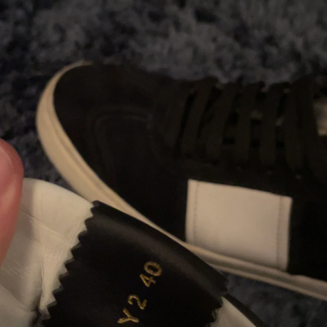 Svarta och vita sneakers från Valentino - 4