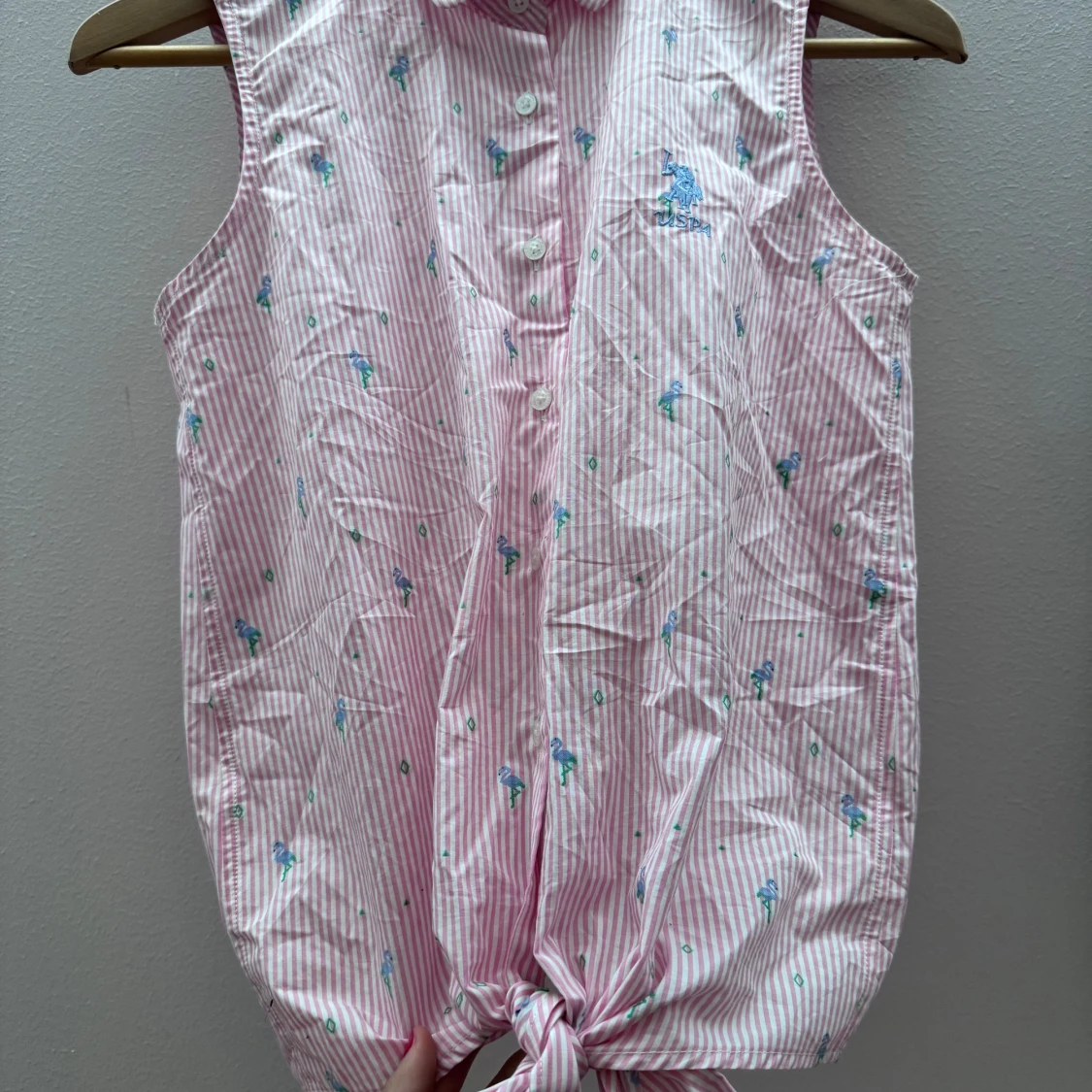 Rosa ärmlös blus med knyt - 1