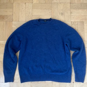 Kashmir Blend Crewneck - En asskön kashmir blend Crewneck från Uniqlo som tyvärr inte längre används. Storlek L men passar M-L. Skriv vid övriga frågor eller för fler bilder🙌🏼