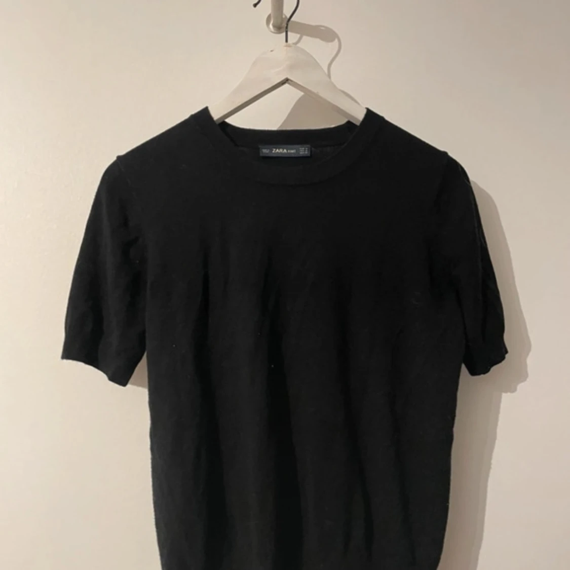 Svart kortärmad tröja från Zara - 2