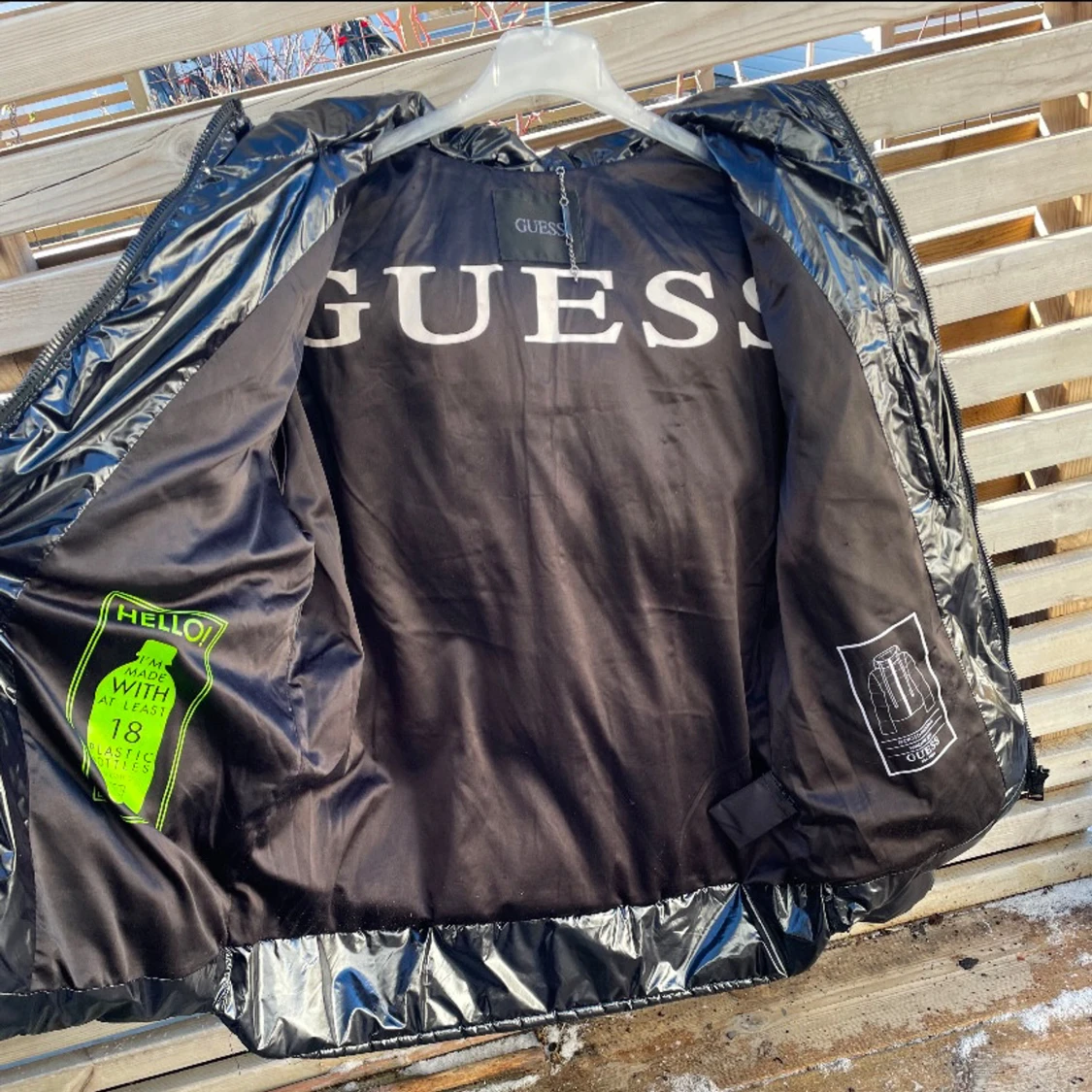 Svart pufferjacka från Guess - 2