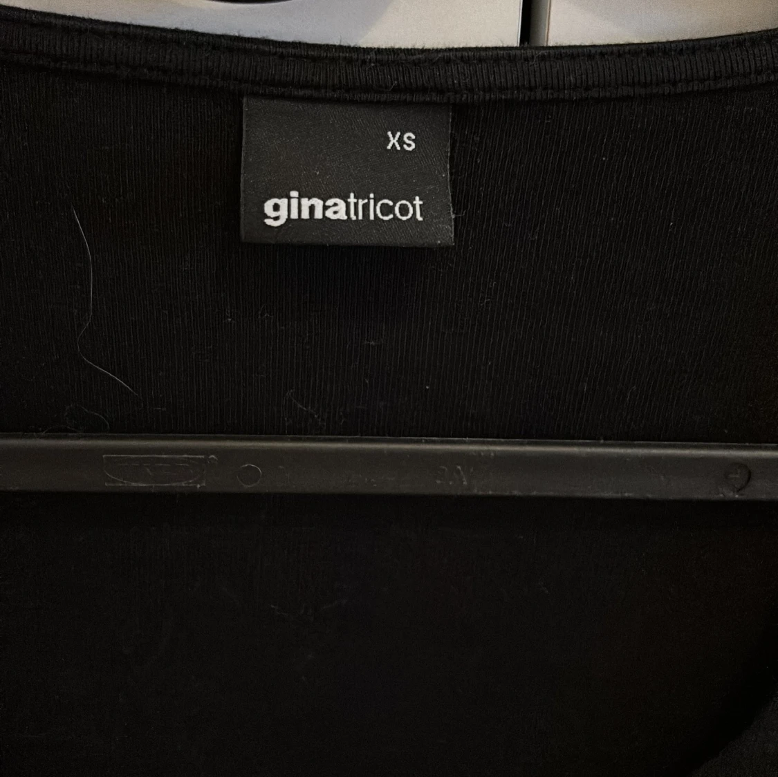 Svart tröja från Gina Tricot - 1