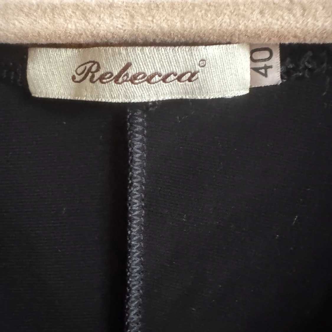 Svart klänning från Rebecca - 1