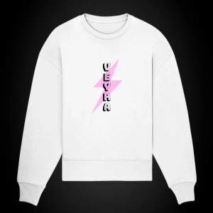 Vit sweatshirt med tryck - Snygg vit sweatshirt med ett coolt tryck av en blixt och texten 'VEVRA' i rosa och svart på framsidan. Baksidan har ett konstnärligt tryck av en byst i svartvitt. Perfekt för en stilren och modern look.