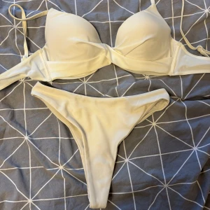 Bikini - Bikini från Nelly. Underdel storlek S och överdel storlek M