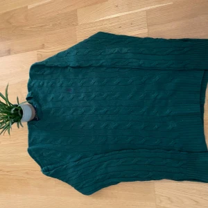 Ralph Lauren stickad tröja  - Ralph Lauren stickad tröja grön. Mycket bra skick. Storlek S