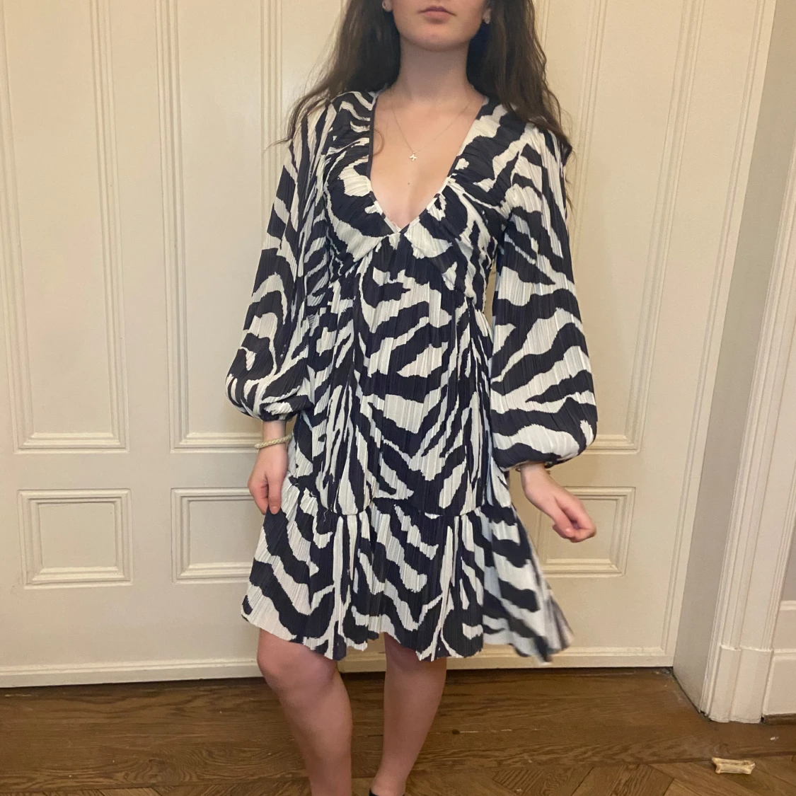 Svartvit mönstrad klänning