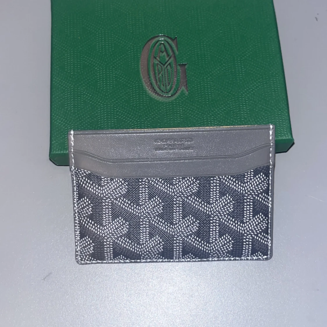 Grå korthållare - 1