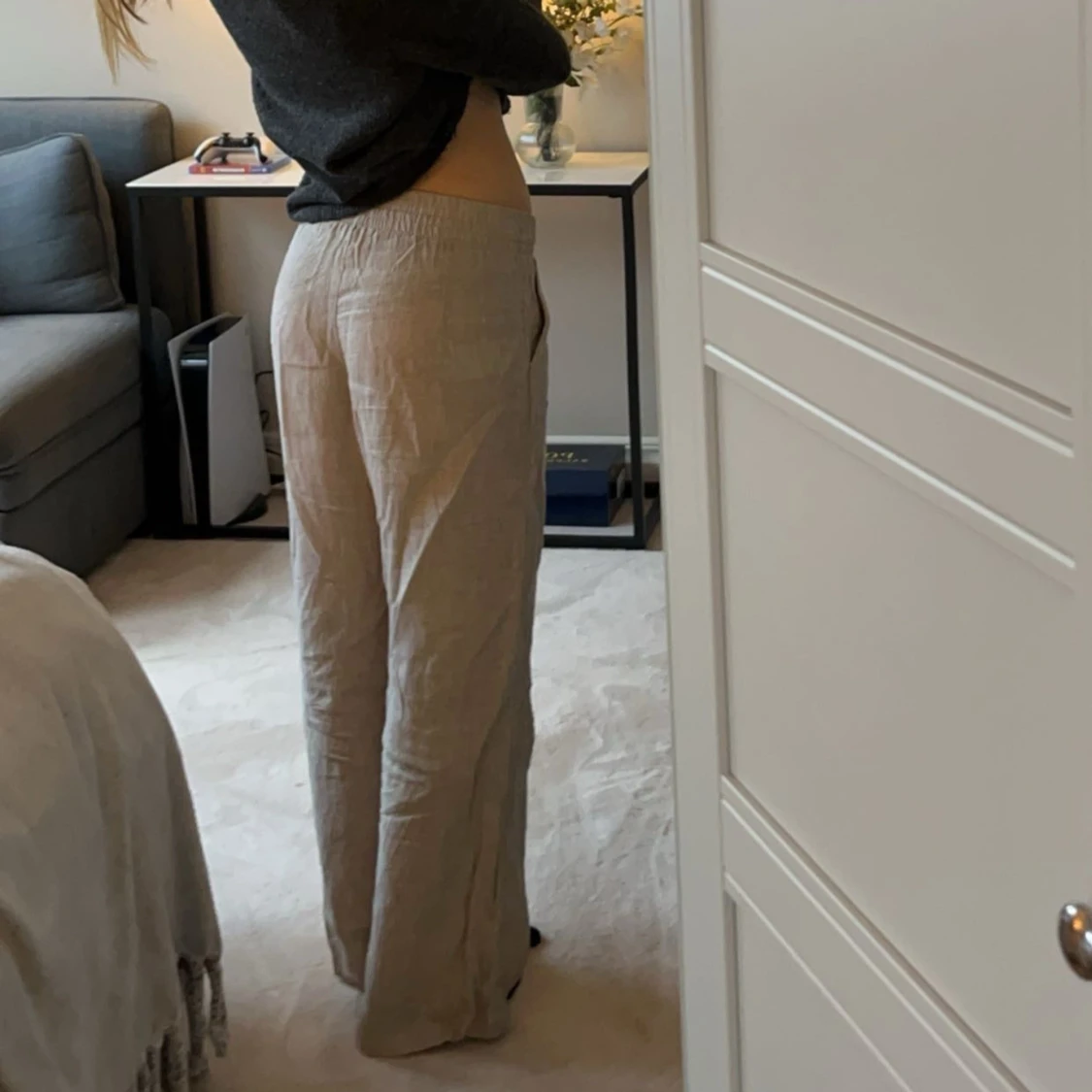 Beige linnebyxor från Gina  - 1