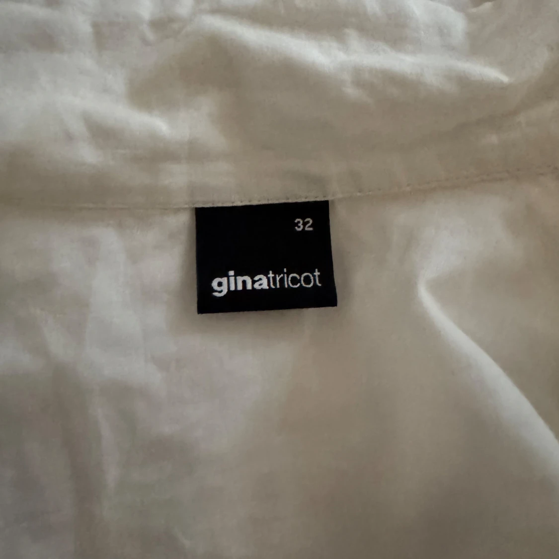 Vit knytblus från Gina Tricot - 3