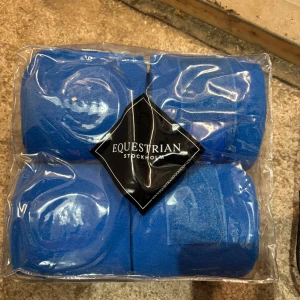 Equestrian Stockholm benlindor  - Benlindor från equestrian Stockholm, de kan vara lite avklippta för att passa bättre, annars bra skick. Har även ett par orangea, kolla annons💗