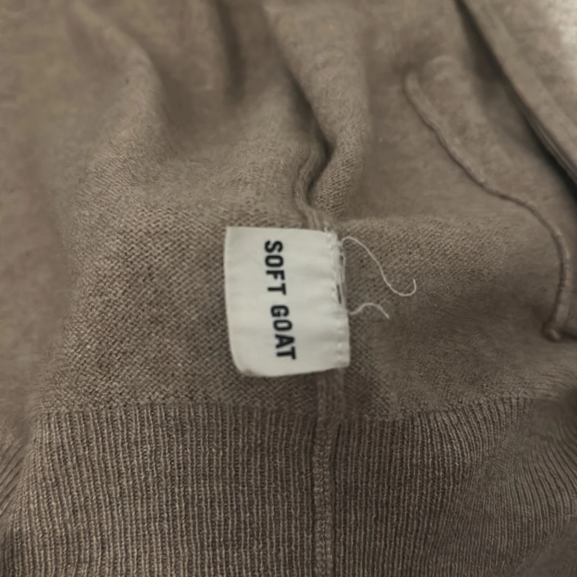 Biege hoodie från Soft Goat - 3