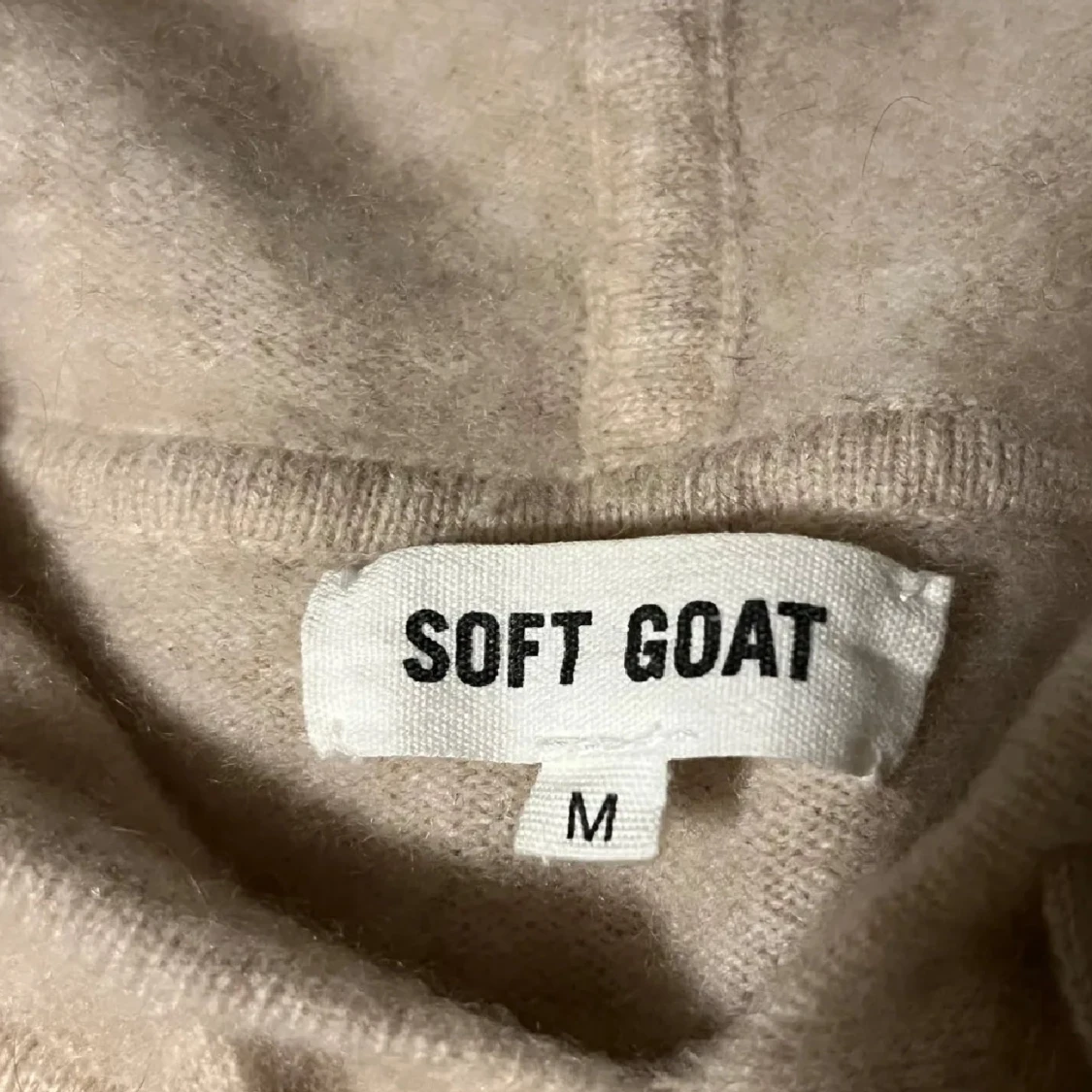 Beige hoodie från Soft Goat - 2
