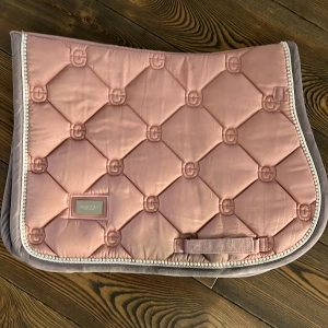 Equestrian schabrak  - Fint men ändå and vänt schabrak. I storlek ponny