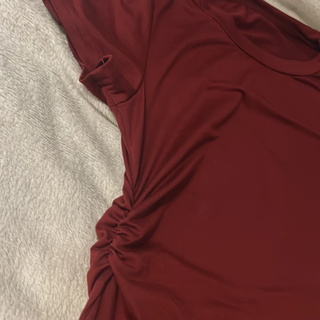 Vinröd kortärmad topp från Shein - 2