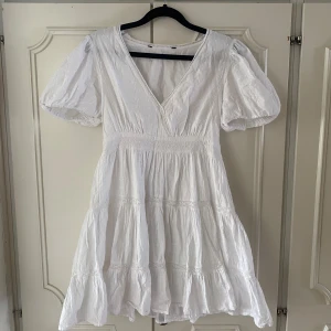 Vit klänning  - Fint skick i storlek s 