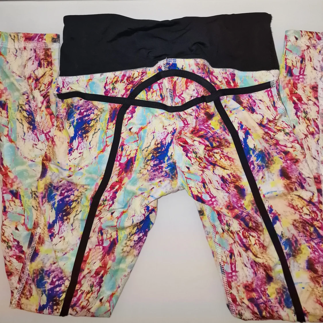 Färgglada leggings från Drop of Mindfulness