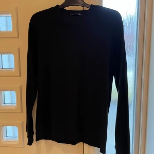 Mörkblå ribbad tröja - Mörkblå ribbad tröja!
