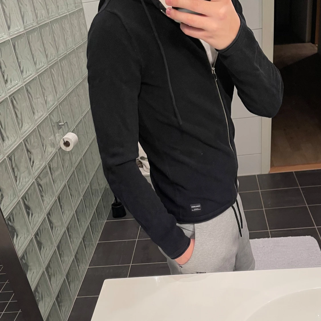 Svart ziphoodie från jack & jones - 1