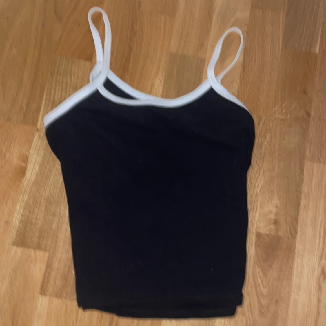 Svart och vit linnetopp - 3