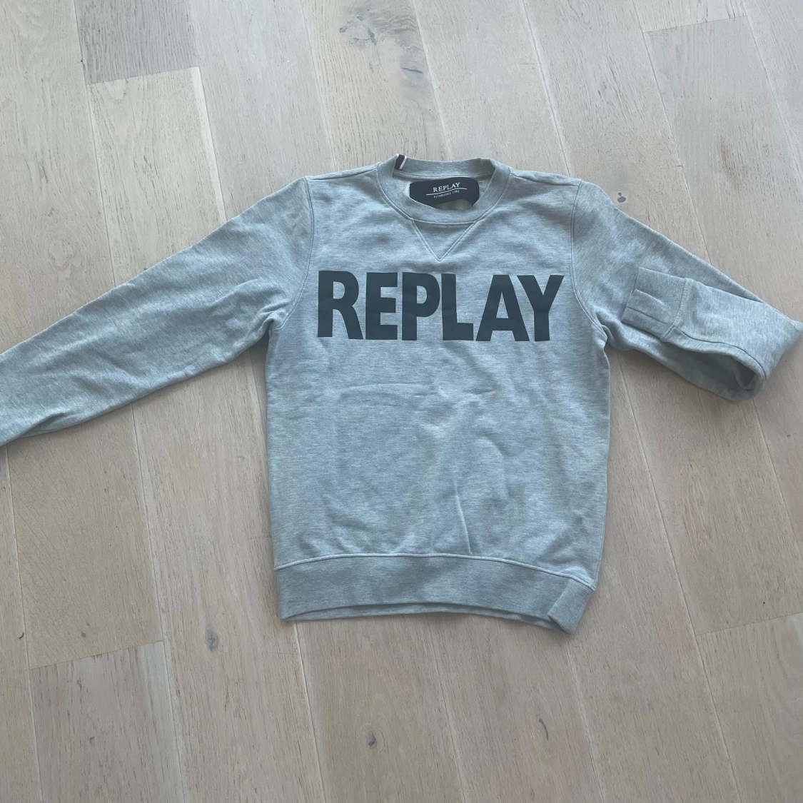 Grå sweatshirt från Replay