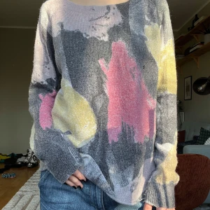 Samsøe Samsøe tröja - Stickad tröjad från Samsøe Samsøe🌺 Ett håll framme vid bröstet. 