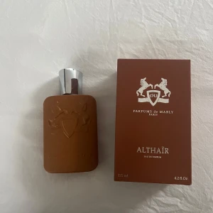 ALTHAIR - PARFUMS de MARLY / PDM - säljer nu av denna extremt goda doft efter som denna inte kommer till mycket användning tyvärr, runt 95% kvar av innehåll. Kom i DM kring funderingar eller fler bilder☺️