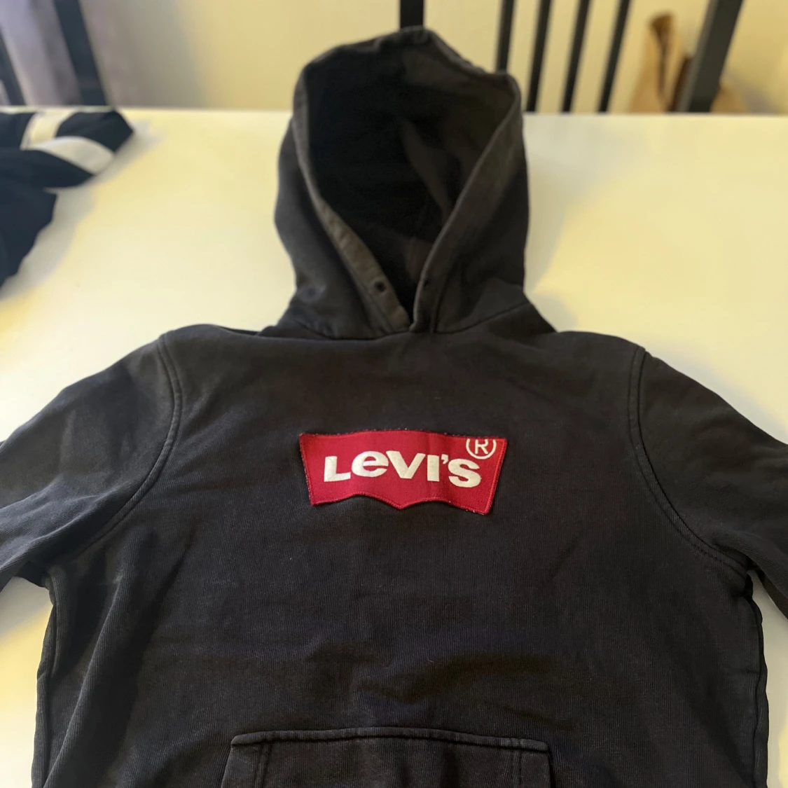 Svart Levi’s hoodie - 2
