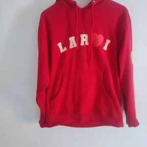The kid Laroi hoodie - Röd the kid Laroi hoodie 