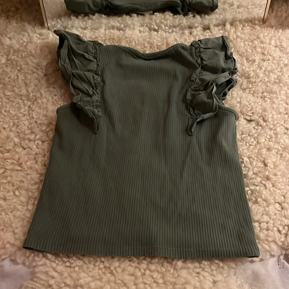 Grön ribbad topp från Kappahl - 1