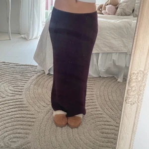 Stickad långkjol - Supersnygg stickad långkjol från giatricot - som ny, använd en gång🤍💕