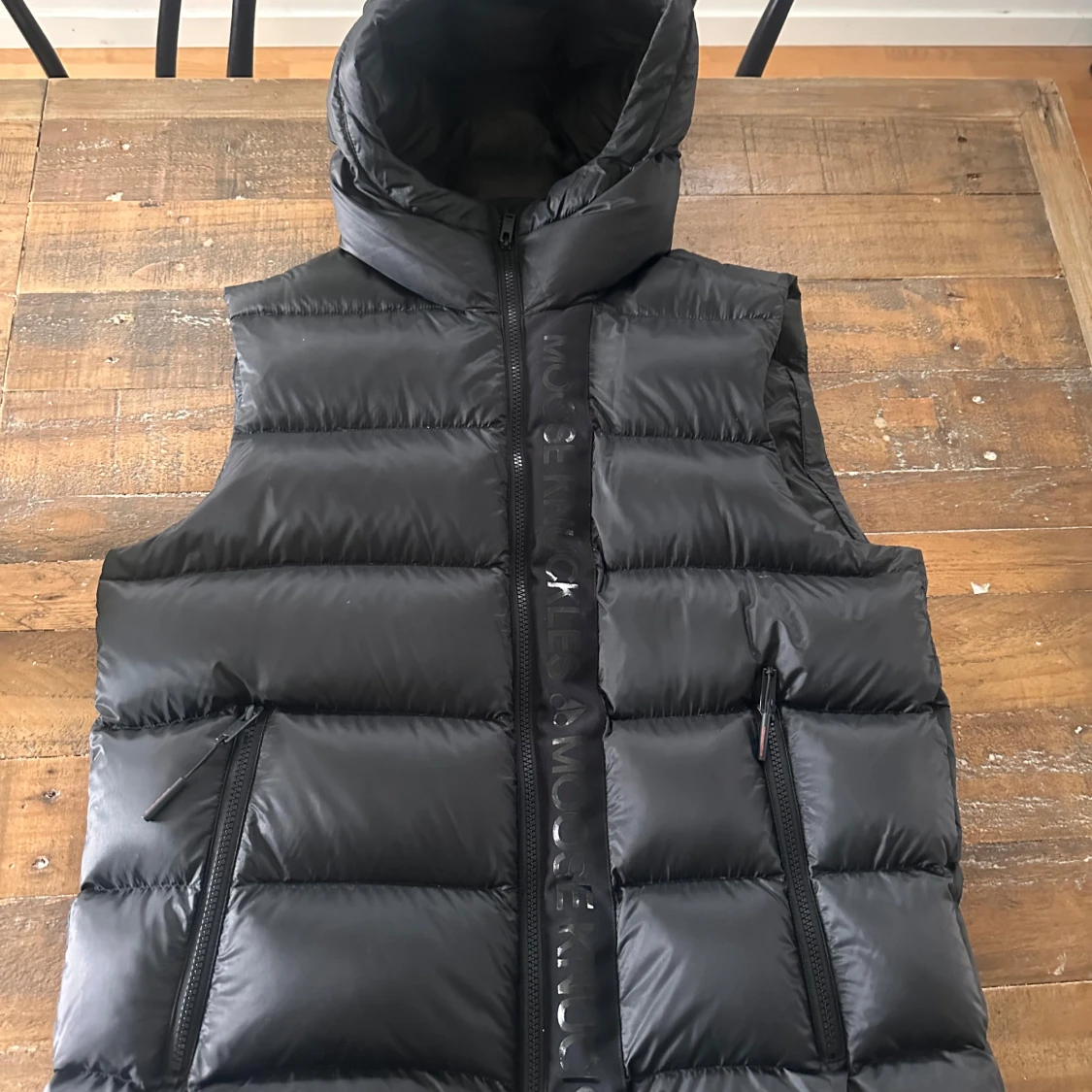 Svart dunväst från Moose Knuckles - 2