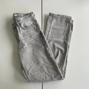 Jeans - Ett par gråa jeans som inte kommer till andvändning. Pris kan diskuteras 