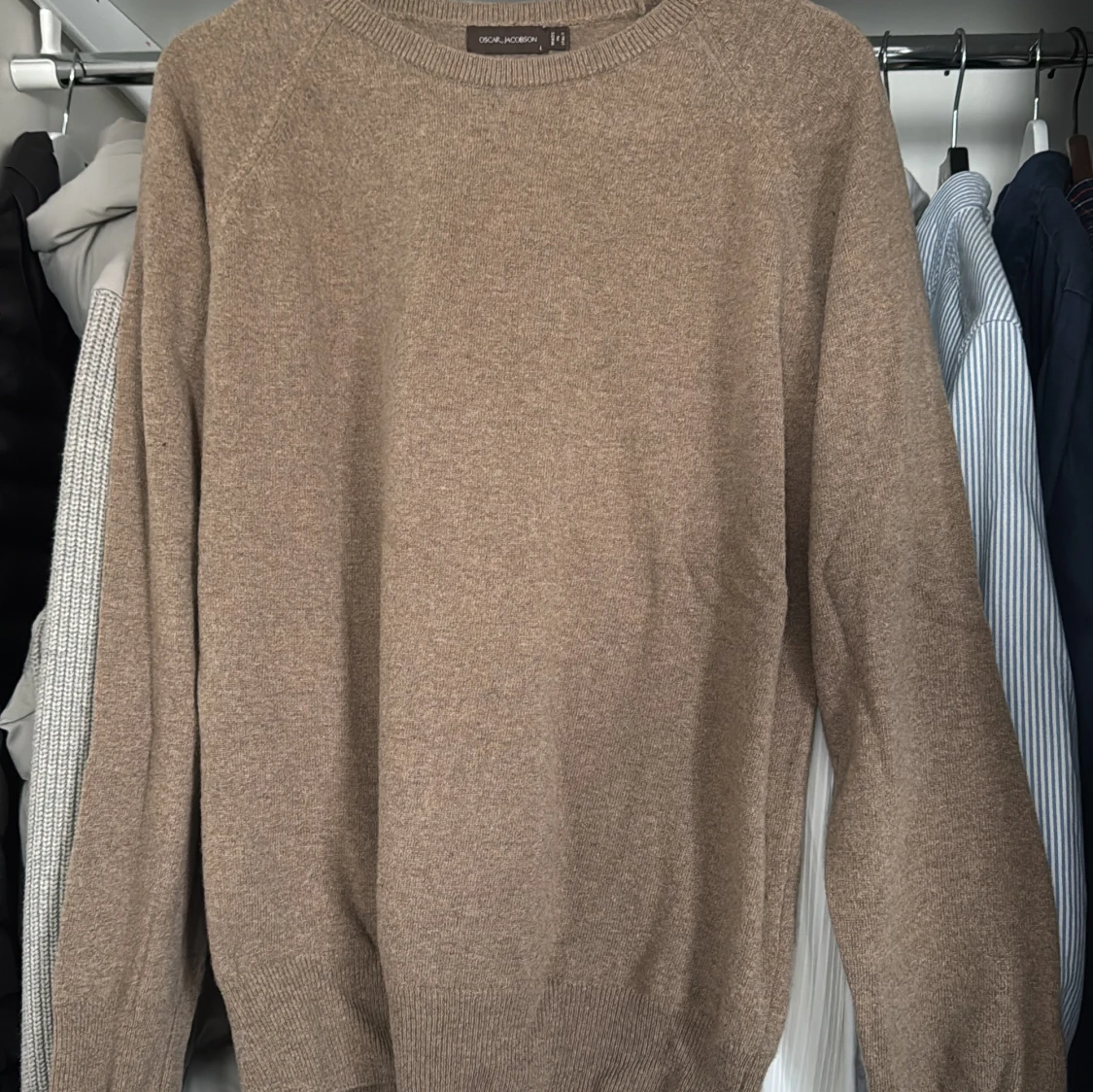 Beige tröja från Oscar Jacobson